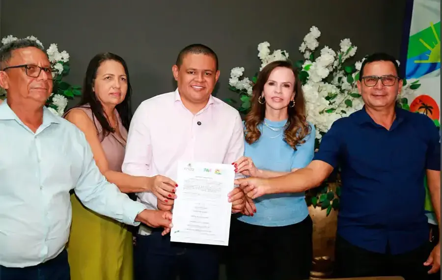 Senadora Dorinha anuncia investimentos para educação em Lagoa da Confusão e participa de inauguração em São Valério