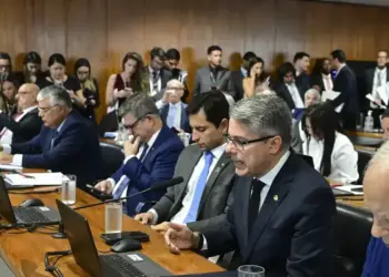 CCJ do Senado rejeita PEC da Blindagem por unanimidade