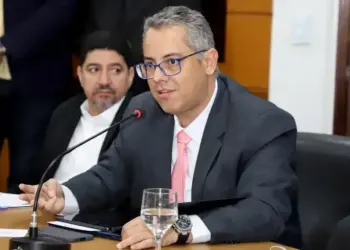 Governador Laurez troca Israel, irmão de Alexandre Guimarães, por Júlio Edstron na presidência da Mineratins