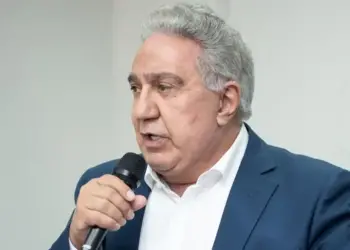 Laurez suspende contrato de táxi aéreo de R$ 20 milhões e diz que não é prioridade; Wanderlei chama medida de “indevida e sensacionalista”