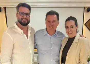 Cinthia Ribeiro e Eduardo Mantoan prestigiam lançamento da pré-candidatura de Perillo ao governo de Goiás