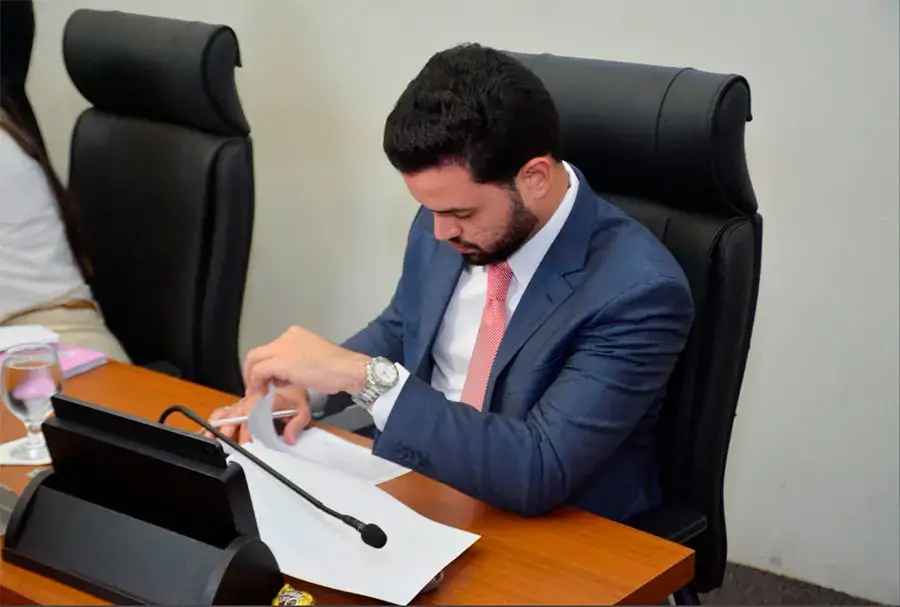 De autoria do vereador Marcos Júnior, Câmara aprova requerimento para conclusão do asfalto no Aureny IV