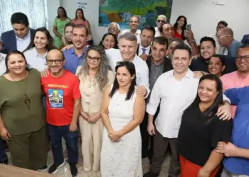 Eduardo Siqueira se compromete a doar terrenos para a construção de 1,7 mil moradias em Palmas