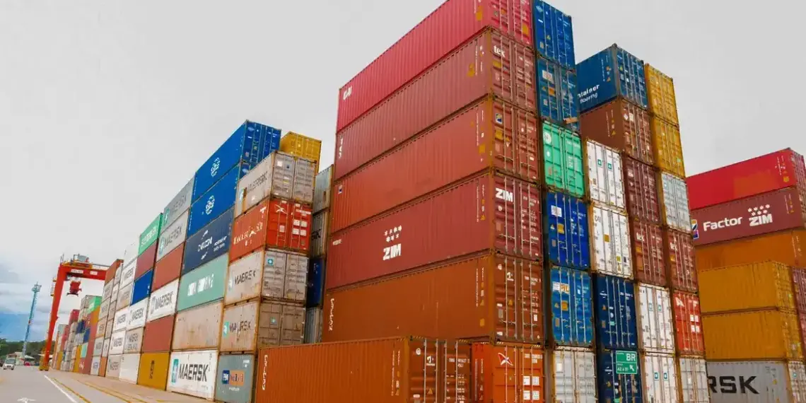 Balança comercial brasileira tem saldo positivo de US$ 6,1 bi em agosto