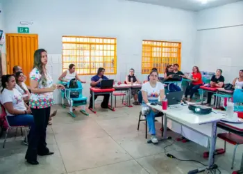 Mais de 3 mil servidores da educação de todas as escolas e creches em Araguaína recebem capacitação sobre autismo