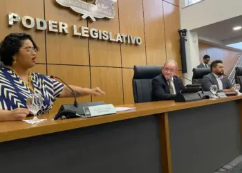 CCJ volta a ignorar Regimento e rejeita projeto sobre Festejos de Iemanjá; Thamires acusa racismo religioso