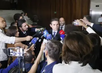 Presidente da Câmara diz que aguarda conversa de relator com bancadas para decidir se pauta anistia