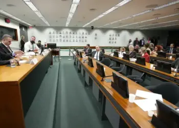 Conselho de Ética da Câmara instaura processo contra Eduardo Bolsonaro por quebra de decoro parlamentar