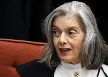Cármen Lúcia forma maioria pela condenação de Bolsonaro e aliados