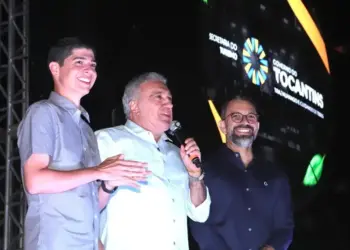 No Festival do Chambari, Laurez convida vice de Paraíso a assumir cargo no governo; prefeito Celso pede que governador faça gestão e pense o TO daqui a 20 anos