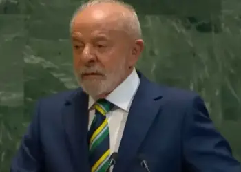 Lula critica sanções e diz que Brasil resiste na defesa da democracia