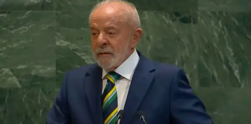 Lula critica sanções e diz que Brasil resiste na defesa da democracia