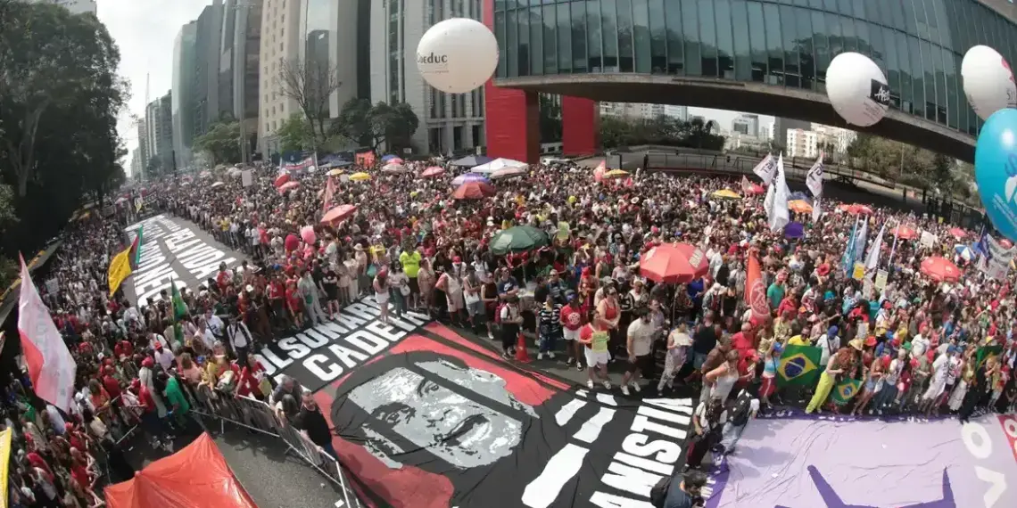 Milhares protestam contra anistia e PEC da Blindagem em 33 cidades do Brasil