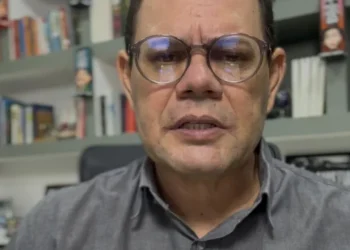 RESUMO | Paulo Mourão defende que renúncia seria gesto de grandeza de Wanderlei; prefeito Eduardo reestrutura gestão; Laurez põe o pé na estrada e vai atrás dos prefeitos