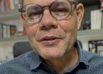 RESUMO | Alfinetadas em rede social marcam fim da “lua de mel” entre Cinthia e Eduardo; uma coisa é fato: dívida herdada no transporte existia e Paço teve que fazer acordo para pagar os R$ 2,5 milhões