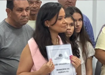 Com Romildo Santos no Detran, Câmara de Gurupi empossa professora Alana Carvalho como vereadora