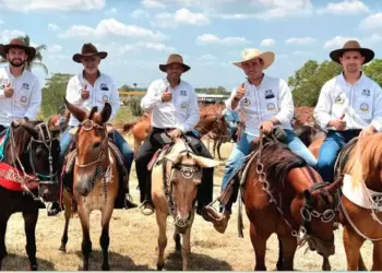 Amélio Cayres prestigia cavalgada de abertura da Expoagra 2025: “Une gerações e fortalece o agronegócio”