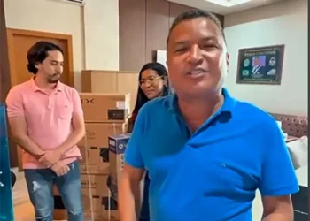 Auri-Wulange anuncia entrega de computadores e ares-condicionados para Educação e Saúde de Axixá do Tocantins