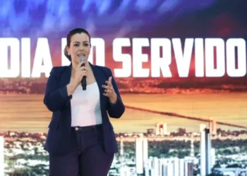 Ao parabenizar funcionalismo, Cinthia Ribeiro volta a alfinetar prefeito Eduardo: “Servidor de Palmas não tem o que comemorar como na minha gestão”