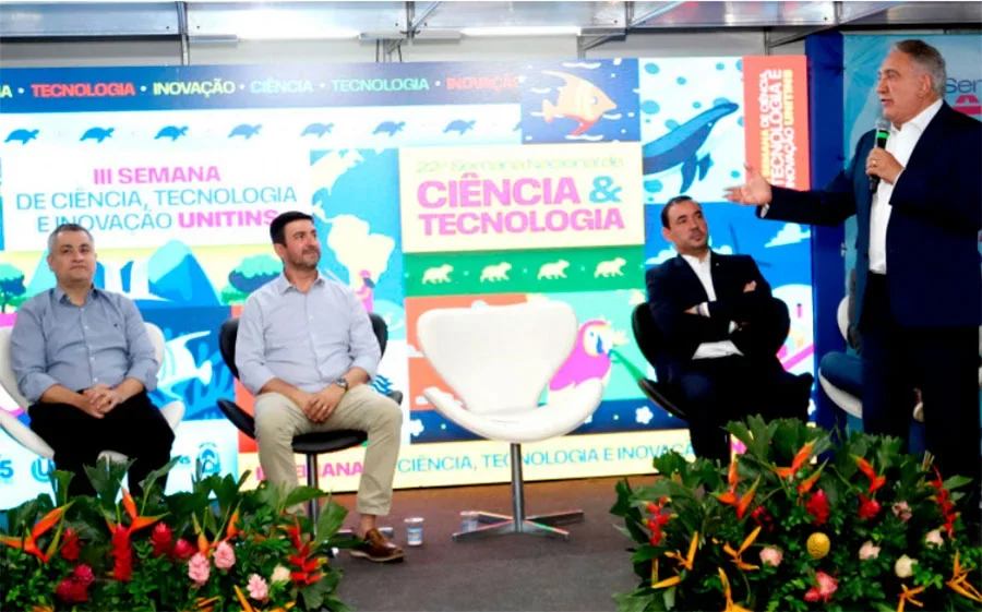 Na abertura da 3ª Semana de Ciência e Tecnologia da Unitins em Palmas, Laurez Moreira dá destaque para a construção do Câmpus de Augustinópolis