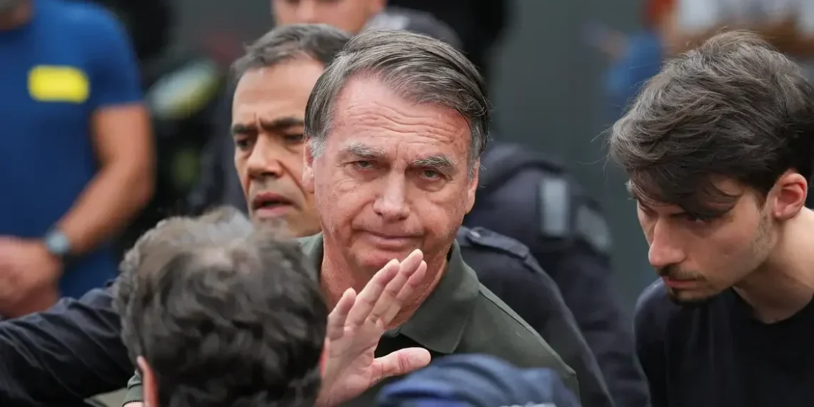 Moraes nega pedido da defesa e mantém prisão domiciliar de Bolsonaro