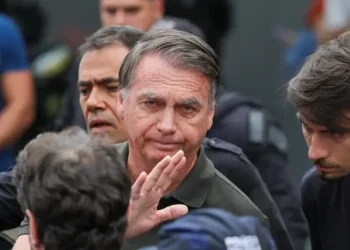 Moraes nega pedido da defesa e mantém prisão domiciliar de Bolsonaro
