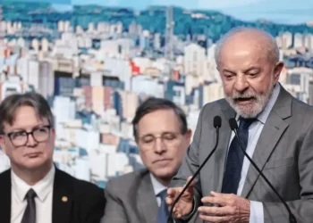 Presidente Lula critica decisão do Congresso de não taxar mais ricos, bets e fintechs