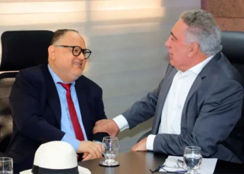 Laurez Moreira recebe ex-ministro da Educação José Paim e debate sobre projeto voltado à aprendizagem nas escolas públicas do Estado