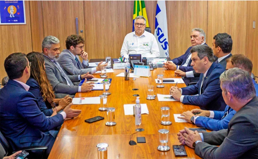 Em Brasília, governador Laurez articula inclusão do Hospital Universitário no PAC e propõe criação de assentamento rural