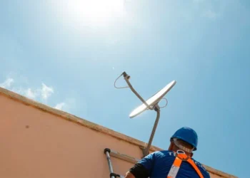 Moradores de 44 cidades do Tocantins podem solicitar instalação de parabólicas distribuídas pelo Ministério das Comunicações; confira as contempladas
