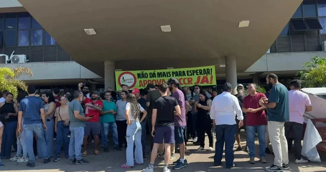 Sem envio do PCCR à Aleto, professores paralisam pela 2ª vez nesta terça-feira; Sintet também prepara ato no Dia do Professor em Palmas