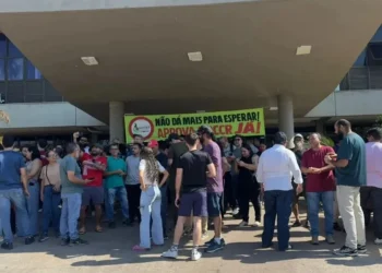 Sem envio do PCCR à Aleto, professores paralisam pela 2ª vez nesta terça-feira; Sintet também prepara ato no Dia do Professor em Palmas