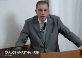 Amastha diz que fará abaixo-assinado pela saída de Joseph Madeira da presidência da Acipa e dispara da tribuna: “Tremendo picareta”