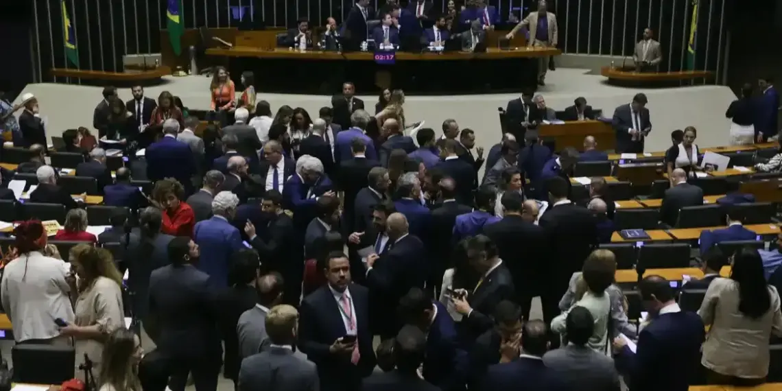 Por unanimidade, Câmara aprova isenção do IR para quem ganha até R$ 5 mil; proposta vai ao Senado