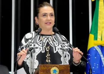 Kátia comemora sinal verde de Lula ao fim da obrigatoriedade de autoescola para CNH; ex-senadora defendeu a proposta em 2020