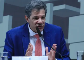 No Senado, ministro da Fazenda defende que taxação de bets, bancos e bilionários só é injusta para desinformados