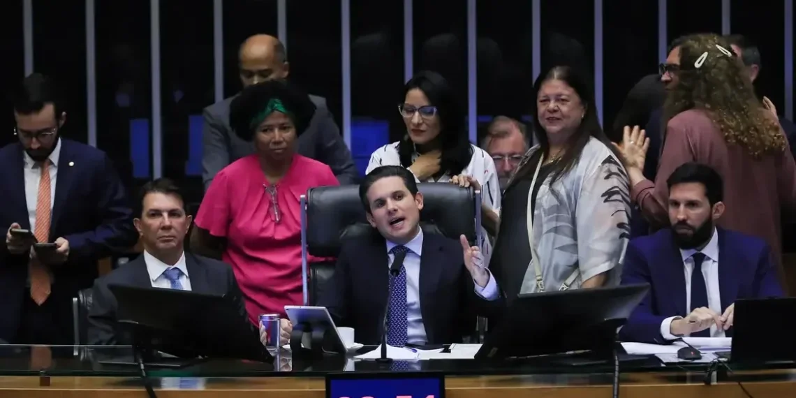 Câmara aprova regras para julgamentos do STF e envia texto ao Senado; proposta regula decisões monocráticas dos ministros