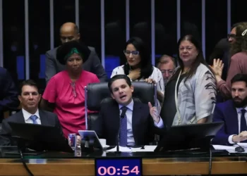 Câmara aprova regras para julgamentos do STF e envia texto ao Senado; proposta regula decisões monocráticas dos ministros
