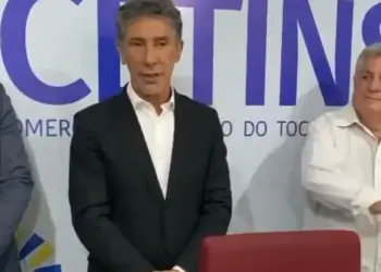 Sem cargo no governo, Raul discursa em solenidade da Jucetins e diz que Laurez “não está com aquela felicidade” por assumir Palácio pela Justiça: “Seu propósito era via direta”