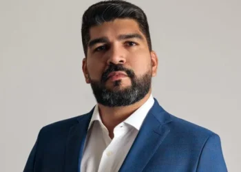 Douglas Oliveira, de Carmolândia, diz em reunião da bancada que, para conceder benefícios às cidades, governo pede que prefeitos se posicionem como aliados de Laurez