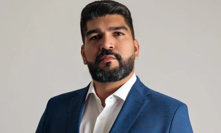 Douglas Oliveira, de Carmolândia, diz em reunião da bancada que, para conceder benefícios às cidades, governo pede que prefeitos se posicionem como aliados de Laurez