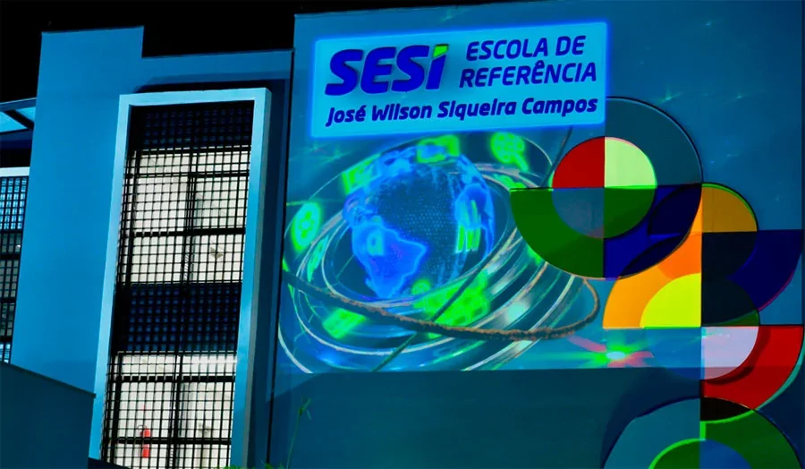 Prefeito Eduardo Siqueira Campos destaca papel da Escola Sesi de Referência e defende parceria para avanço da indústria 4.0