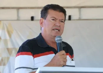 Prefeito de Araguaçu faz discurso agressivo em sessão em homenagem a vereadores; entidades nacionais emitem nota: “Total desprezo com o parlamento”, dizem