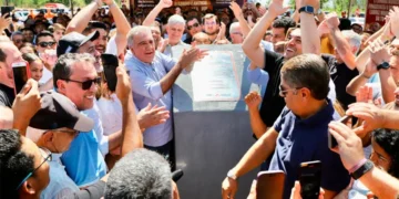 Com recurso de mais de R$ 75,5 milhões, Laurez Moreira entrega pavimentação do Trevo da Praia e assina OS para novo projeto de infraestrutura na região