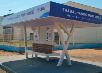 Secretaria de Infraestrutura de Palmas reforma ponto de ônibus destruído em ato de vandalismo no setor Bertaville