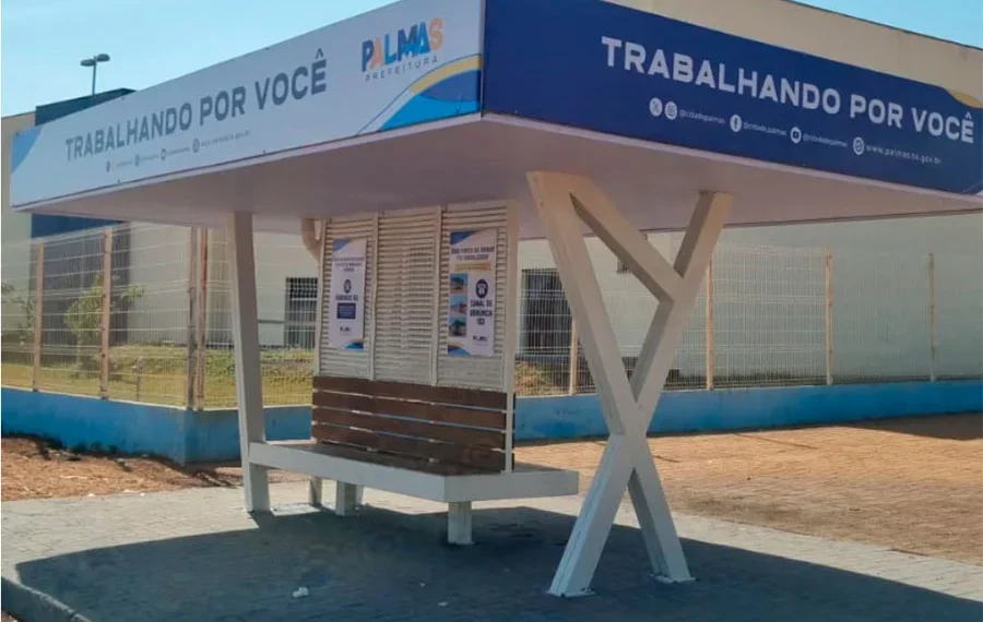 Secretaria de Infraestrutura de Palmas reforma ponto de ônibus destruído em ato de vandalismo no setor Bertaville