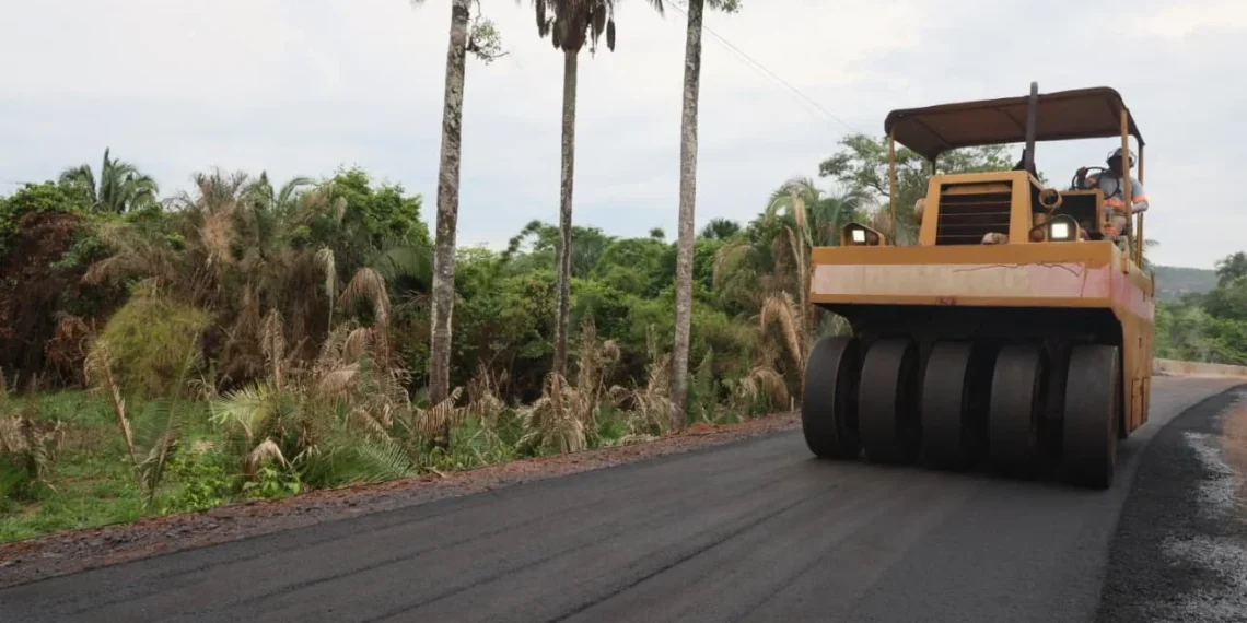 Acesso à Ponte dos Cruz em Taquaruçu recebe pavimentação asfáltica em mais uma obra da Prefeitura de Palmas
