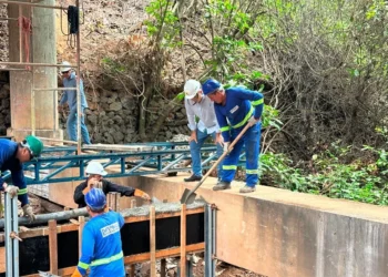 Prefeito Eduardo Siqueira Campos visita obras de recuperação de pontes na Avenida NS-02 sobre o Córrego Brejo Comprido