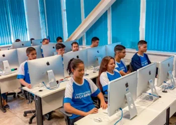 Senai e CNI apontam que o número de trabalhadores formais na área de TI deve crescer 5,2% até 2027 no Estado