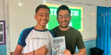 Poeta Vinícius Martins lança seu segundo livro de poesias "Emoções em Versos" em escola de Gurupi